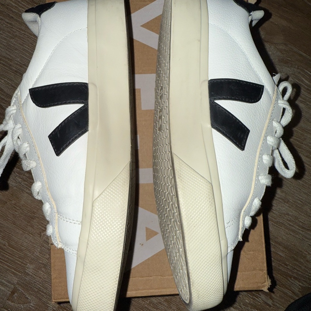 Veja Campo Leather Sneakers - Picture 6 of 16